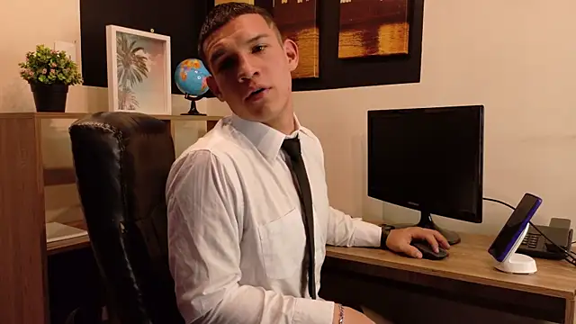 Apolo_Warrior Show in webcam