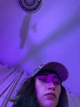 baby_akuma Adlı Modelin Canlı XXX Sohbeti