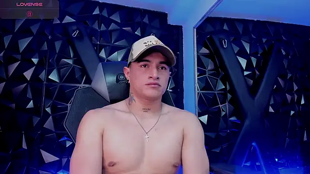 LiamDeeps live XXX chat