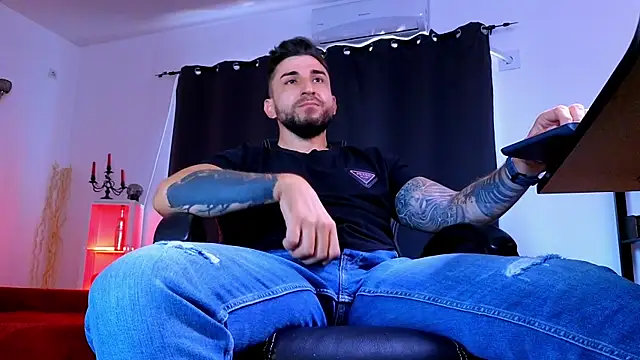 MightyAaron66 élő XXX-chatje