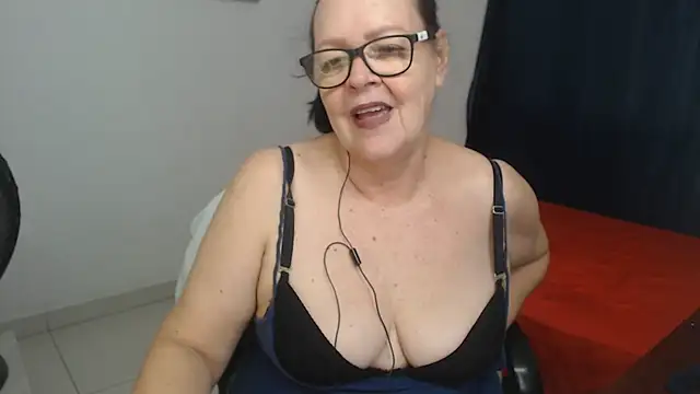XXX chat uživo modela latinalili9