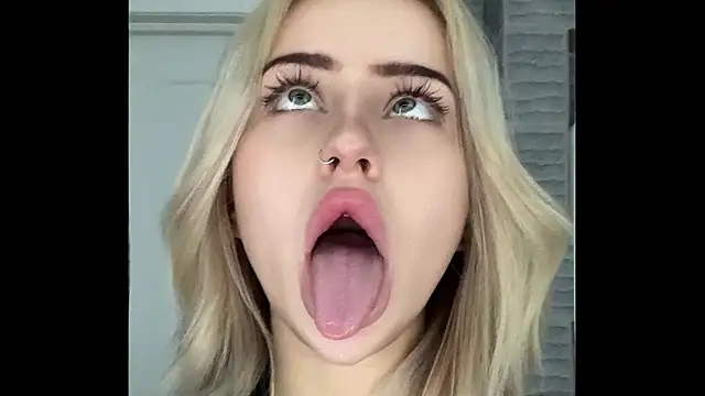 Živý XXX chat Khloy_white