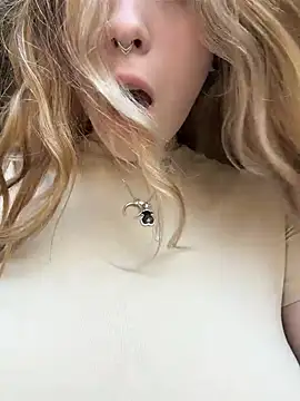 _NotYourSlut_ Adlı Modelin Canlı XXX Sohbeti