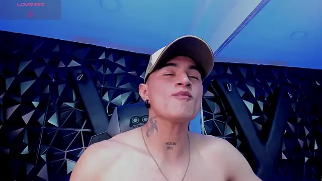 LiamDeeps live XXX chat