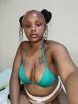 Savagekatrina Adlı Modelin Canlı XXX Sohbeti