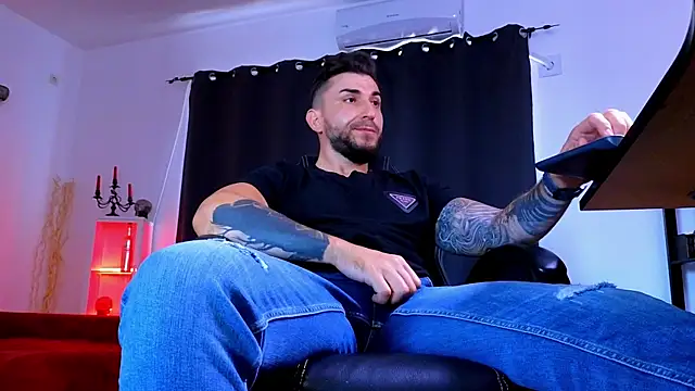 MightyAaron66 Live XXX Chat