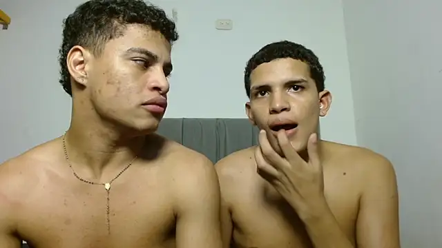 دردشة Jose_And_Daniel الجنسية المباشرة
