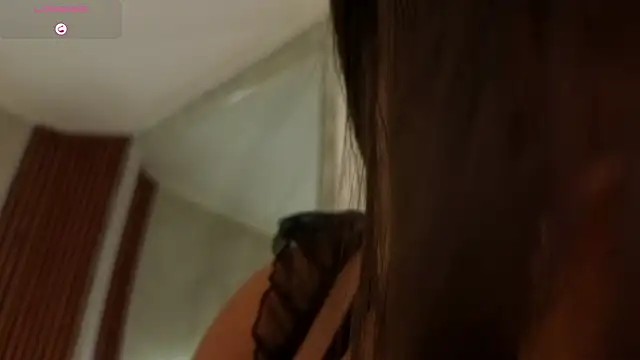 צ'אט XXX בשידור חי של kimhilton_