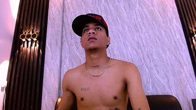 XXX chat uživo modela _Thiago12