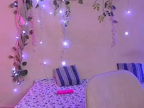 Yours-Zoya's Live XXX Chat
