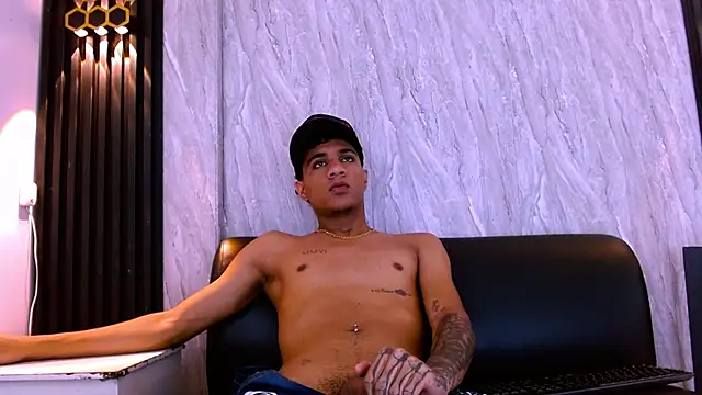 XXX chat uživo modela _Thiago12