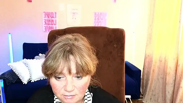 Melania_Cook 即時 XXX 聊天