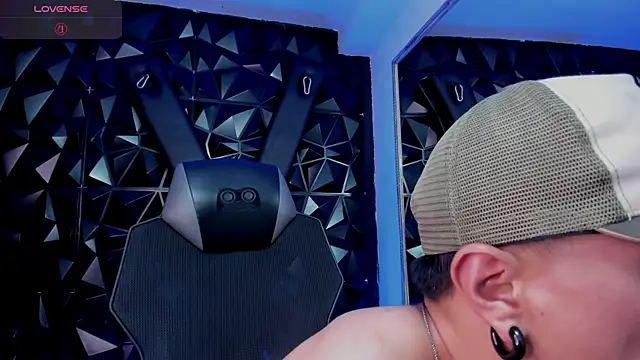 LiamDeeps' Live XXX Chat