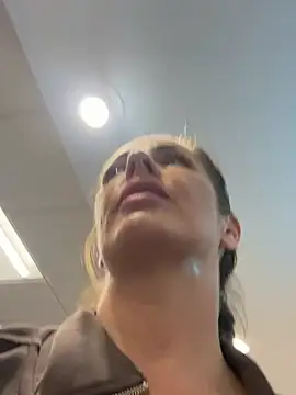 BritishKimi élő XXX-chatje