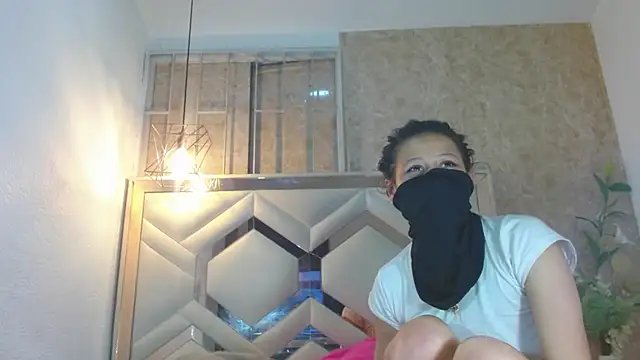Chat +18 de Saray_42 ao vivo