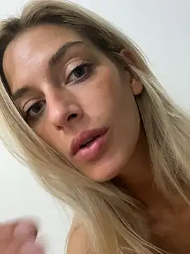 Chat +18 de Bellalolahot ao vivo