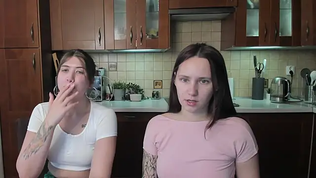 HotCaramellsTV: онлайн-секс-чат