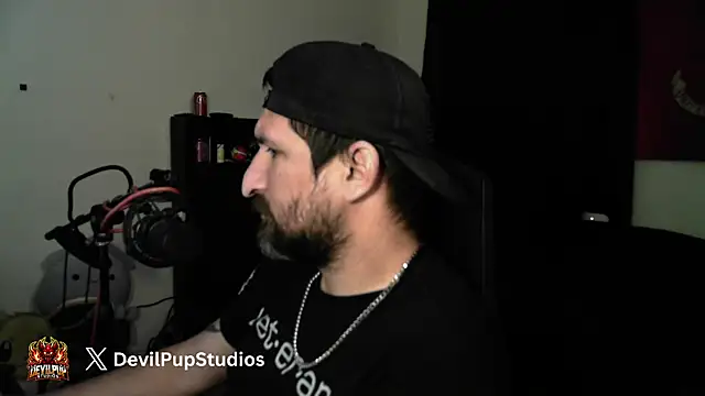 DevilPup75_ élő XXX-chatje