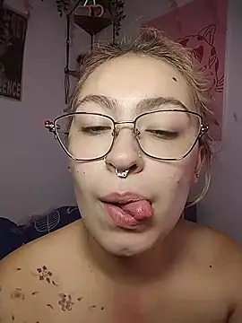 MarieTaylor_ Adlı Modelin Canlı XXX Sohbeti