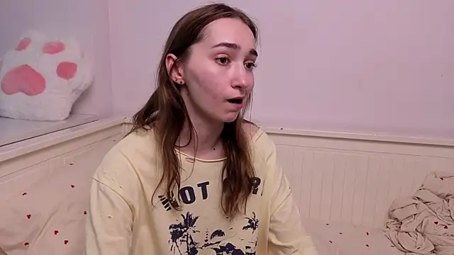 PollyBeev élő XXX-chatje