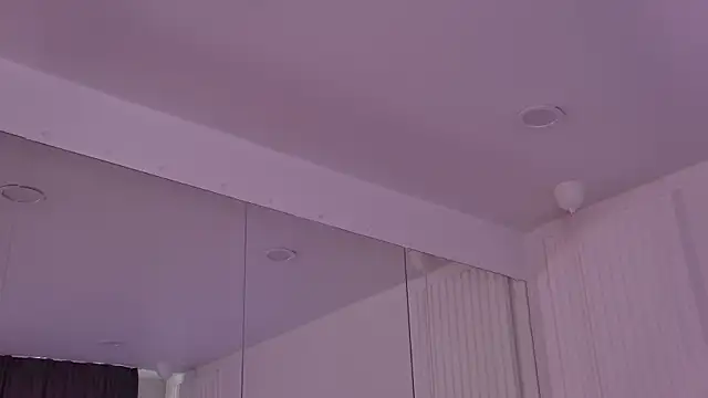 Emily_Simon Live XXX-Chat