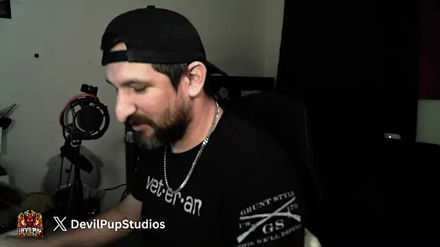 DevilPup75_ élő XXX-chatje