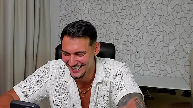 Chat +18 de ClintMasters ao vivo