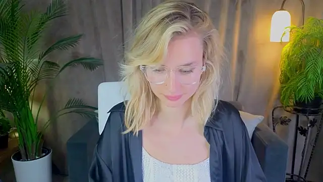 NoraMoreau Chat XXX live