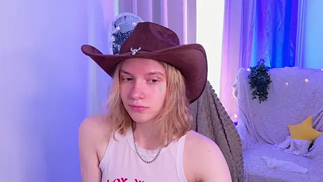 MilanaRayy élő XXX-chatje