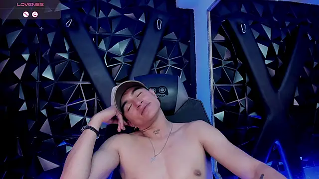 LiamDeeps' Live XXX Chat