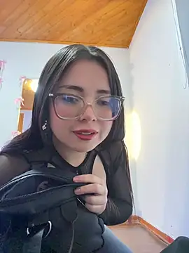 Camila_cute18's Live XXX Chat