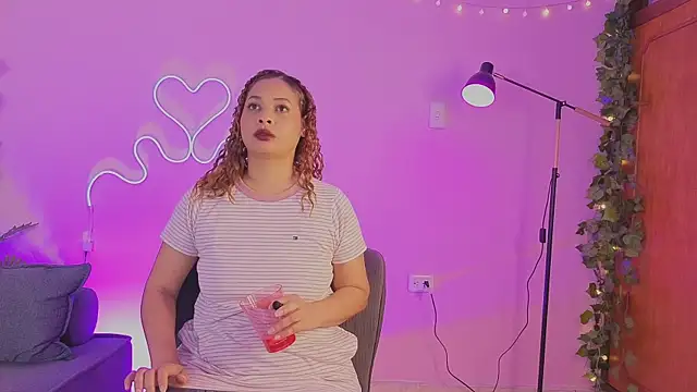 leilapom's Live XXX Chat