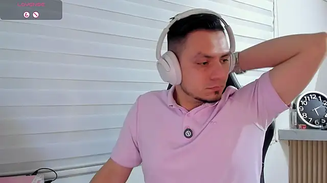 Chat +18 de Rick_Adams ao vivo