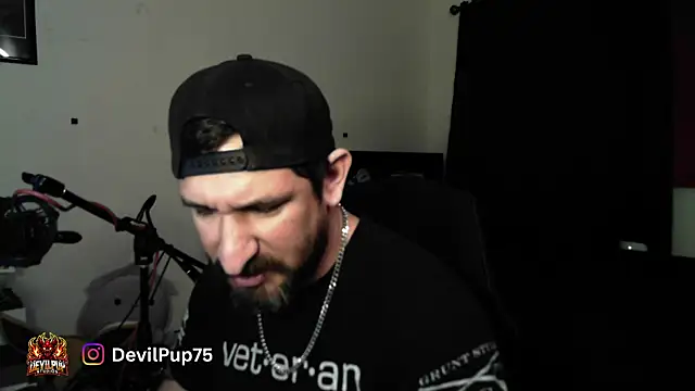 DevilPup75_ élő XXX-chatje