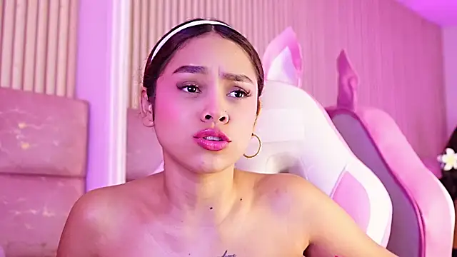 צ'אט XXX בשידור חי של CarolineFyre