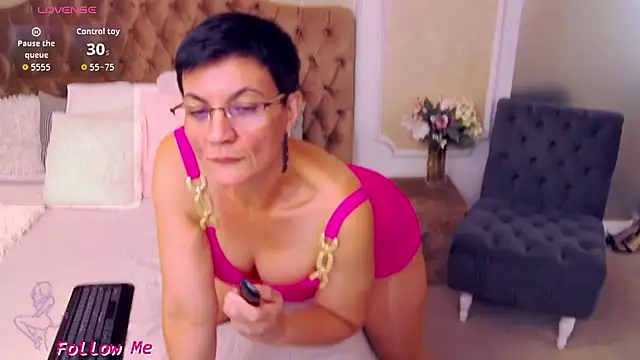 BustyPenellope's Live XXX Chat