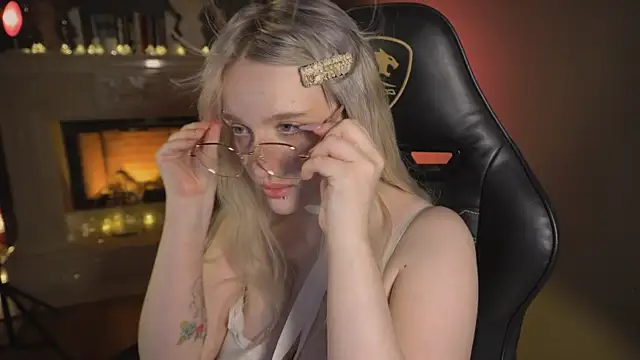XXX chat uživo modela ELLIEJAY
