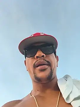 Chat +18 de bigdick211292 ao vivo