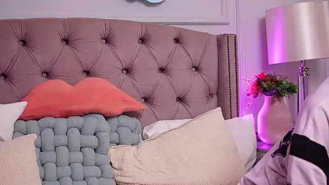 JenniferLovve Adlı Modelin Canlı XXX Sohbeti