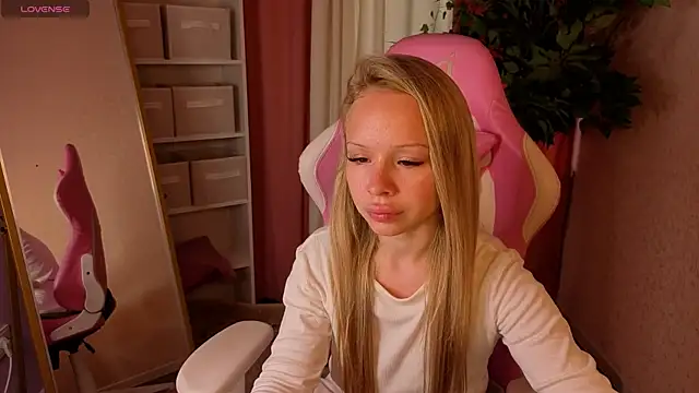 Chat +18 de Milana_r0se ao vivo