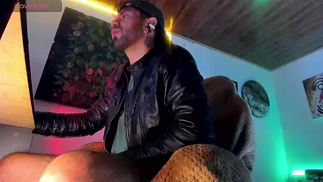 LatinMilk_のライブXXXチャット