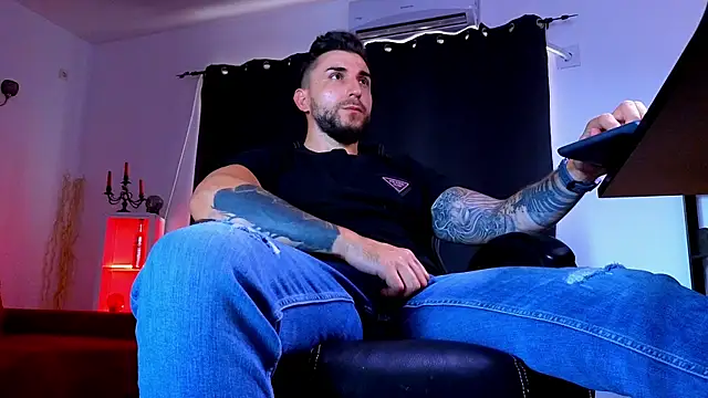 MightyAaron66 élő XXX-chatje