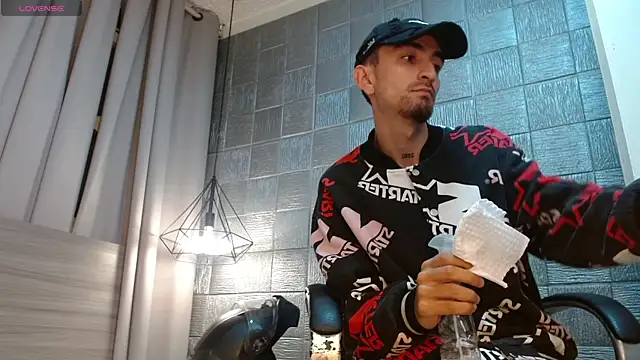 MykeCastle live XXX chat