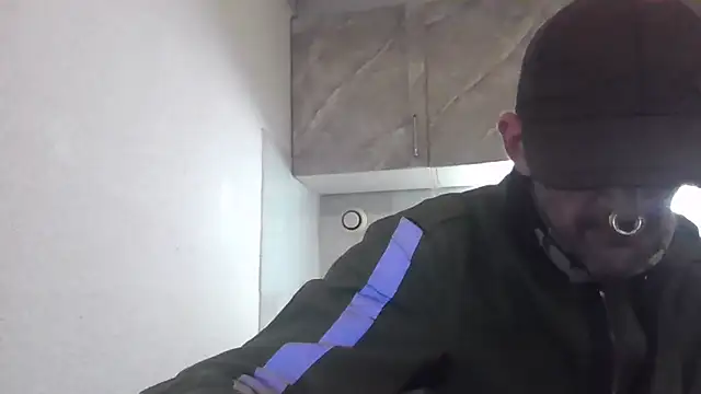 JUNKIETOP Show in webcam