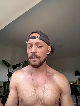 MattMiller28 Adlı Modelin Canlı XXX Sohbeti