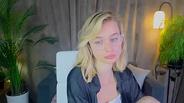 Chatroom XXX en direct de NoraMoreau
