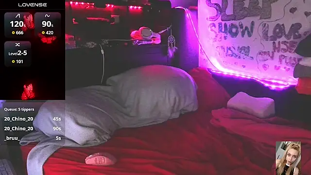 BlondiewithanassのライブXXXチャット