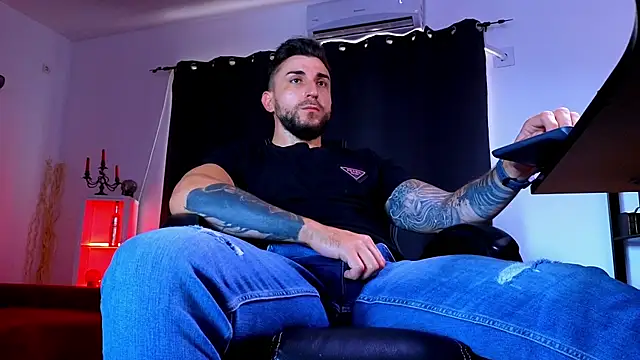 MightyAaron66 Live XXX Chat
