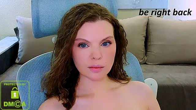 Glossier Adlı Modelin Canlı XXX Sohbeti