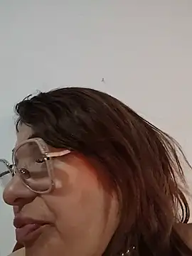 XXX chat uživo modela AlexxiaaMat